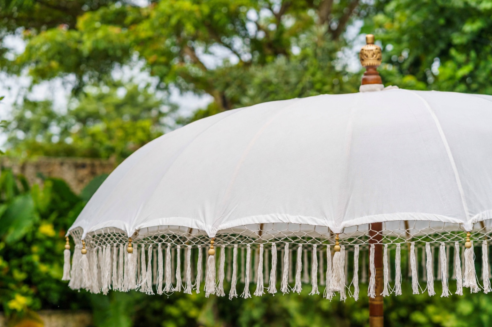 Classic White Bali umbrella · Pure white · macramé net fringe